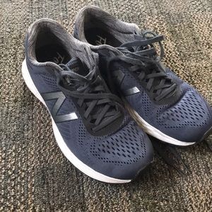 New balance tennis shoes